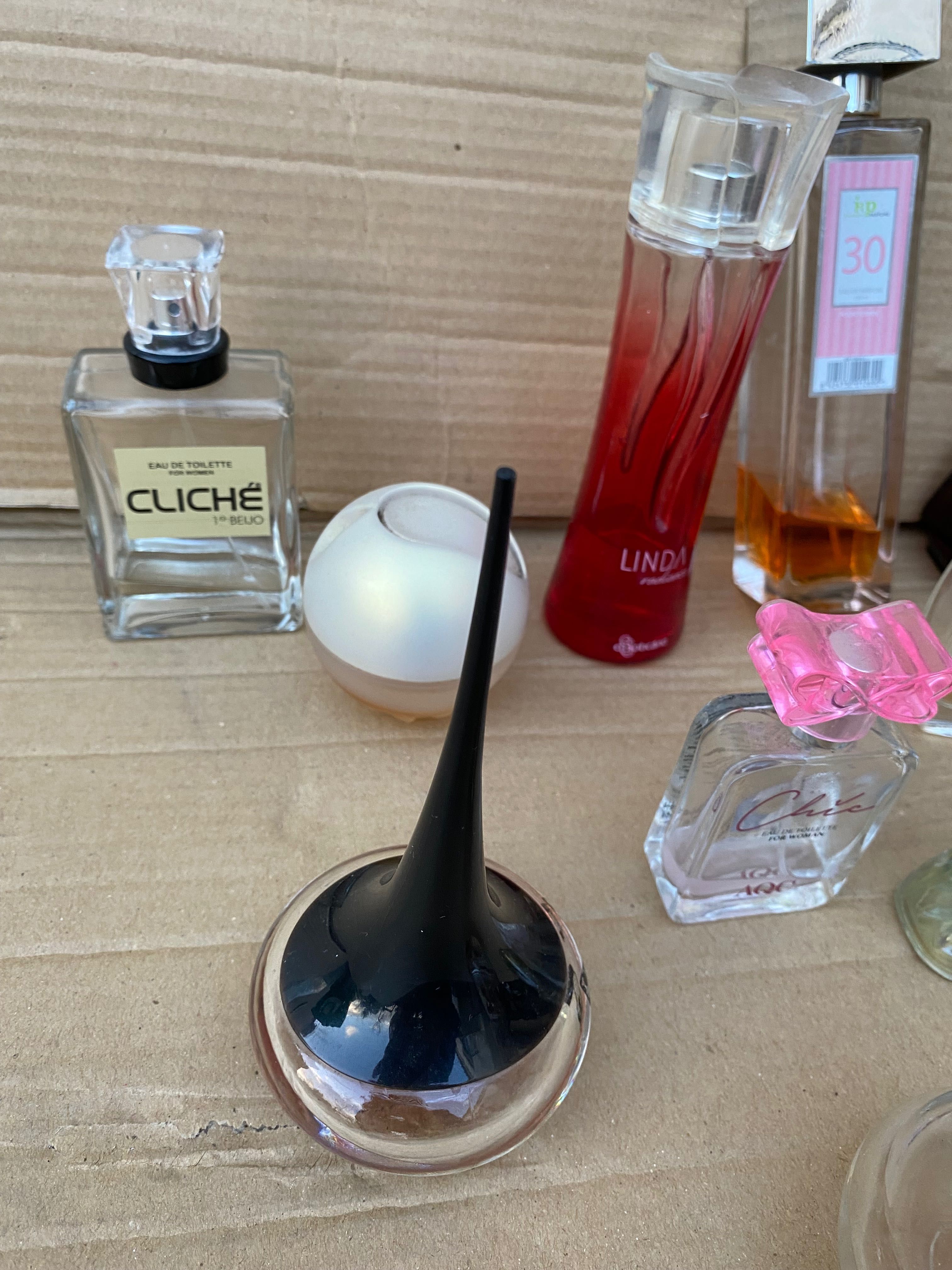 10 frascos de perfume usados para coleção