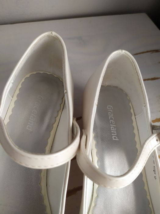 Graceland białe pantofle pantofelki 32 obcas