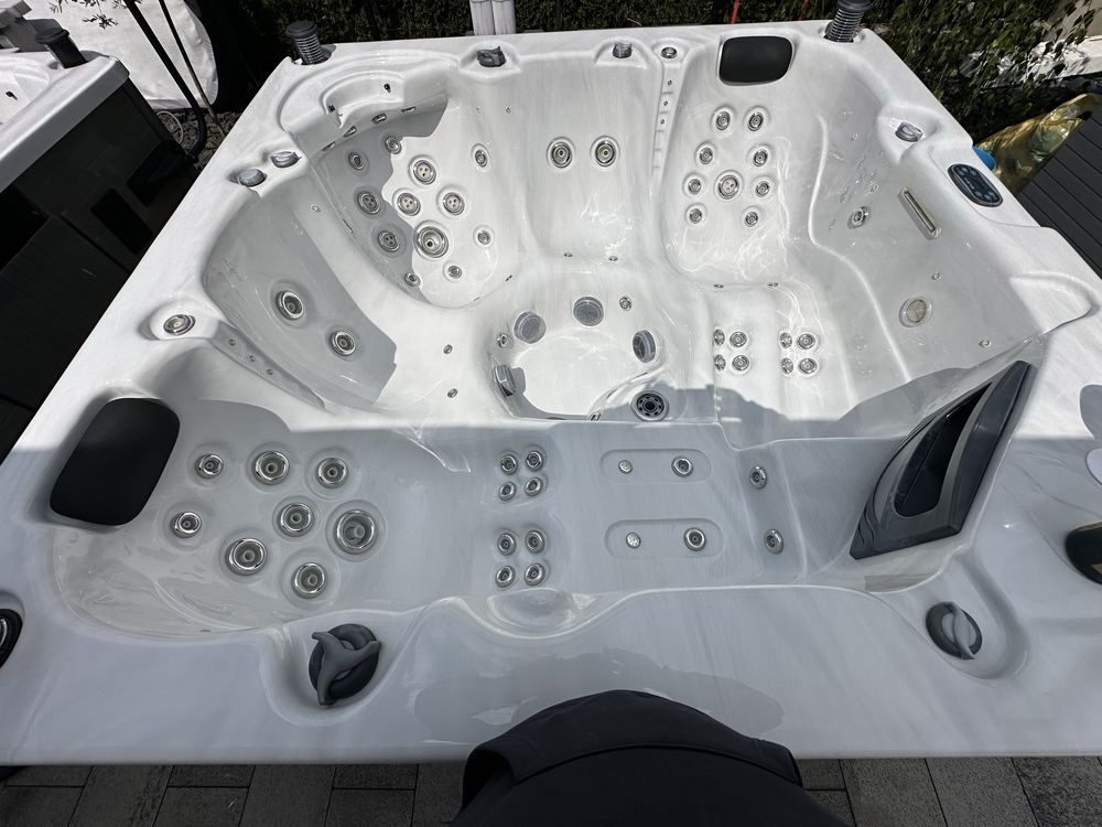 Jacuzzi Całoroczne – Duże, Luksusowe, Mega Wypas !!! BubbleSpa !!!