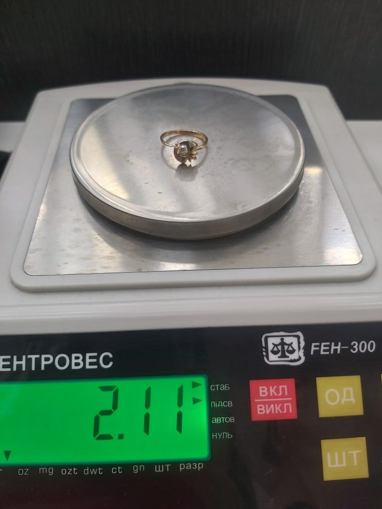 Золота каблучка 585 проба 17-17.5