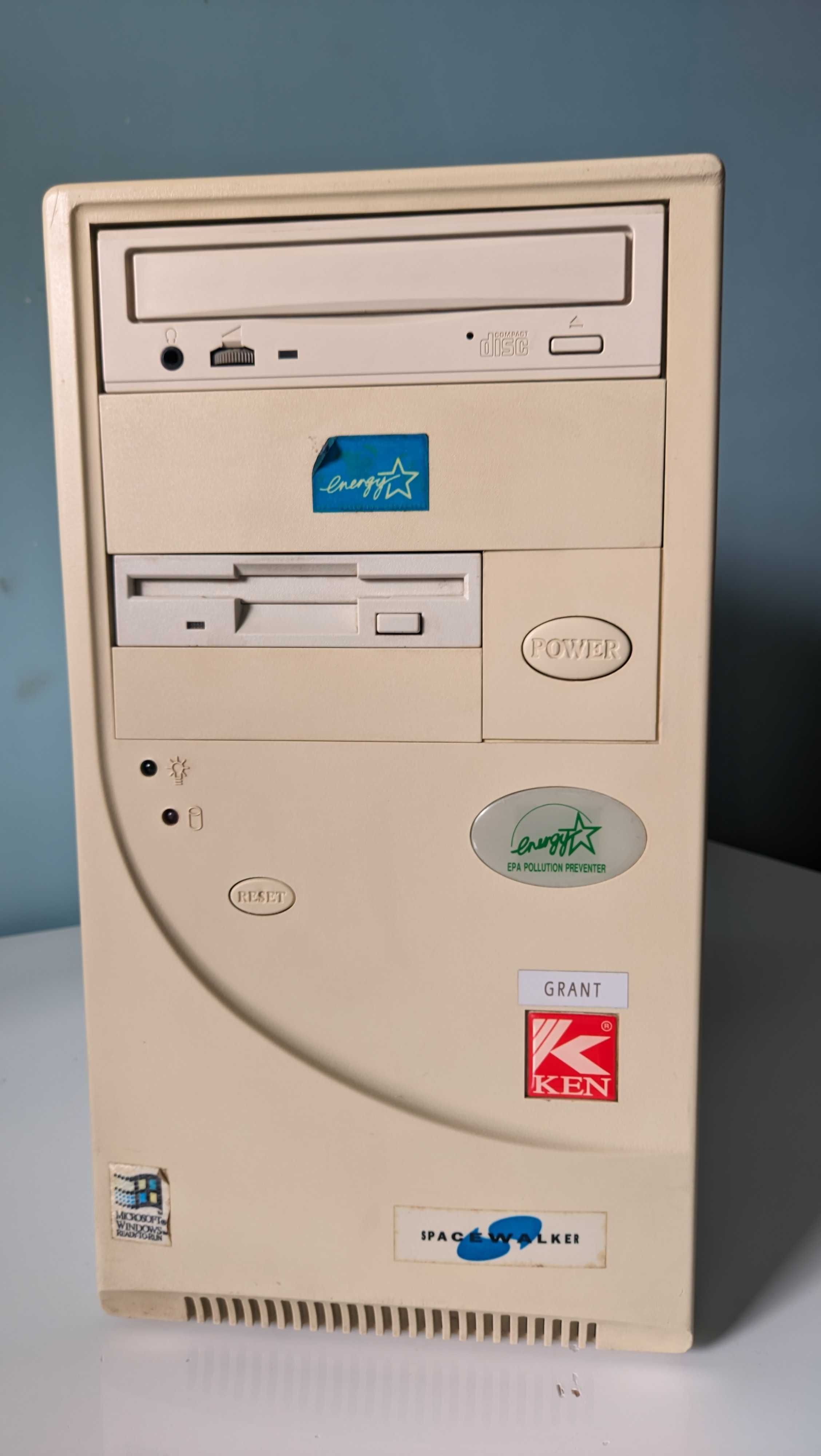 Retro komputer - jednostka+monitor CRT+klawiatura+mysz+głośniki
