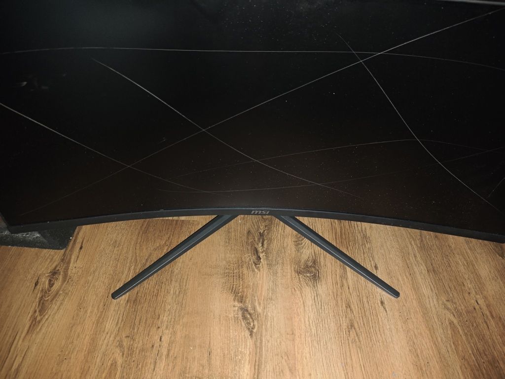 Porysowany monitor MSI Mag 342CQR