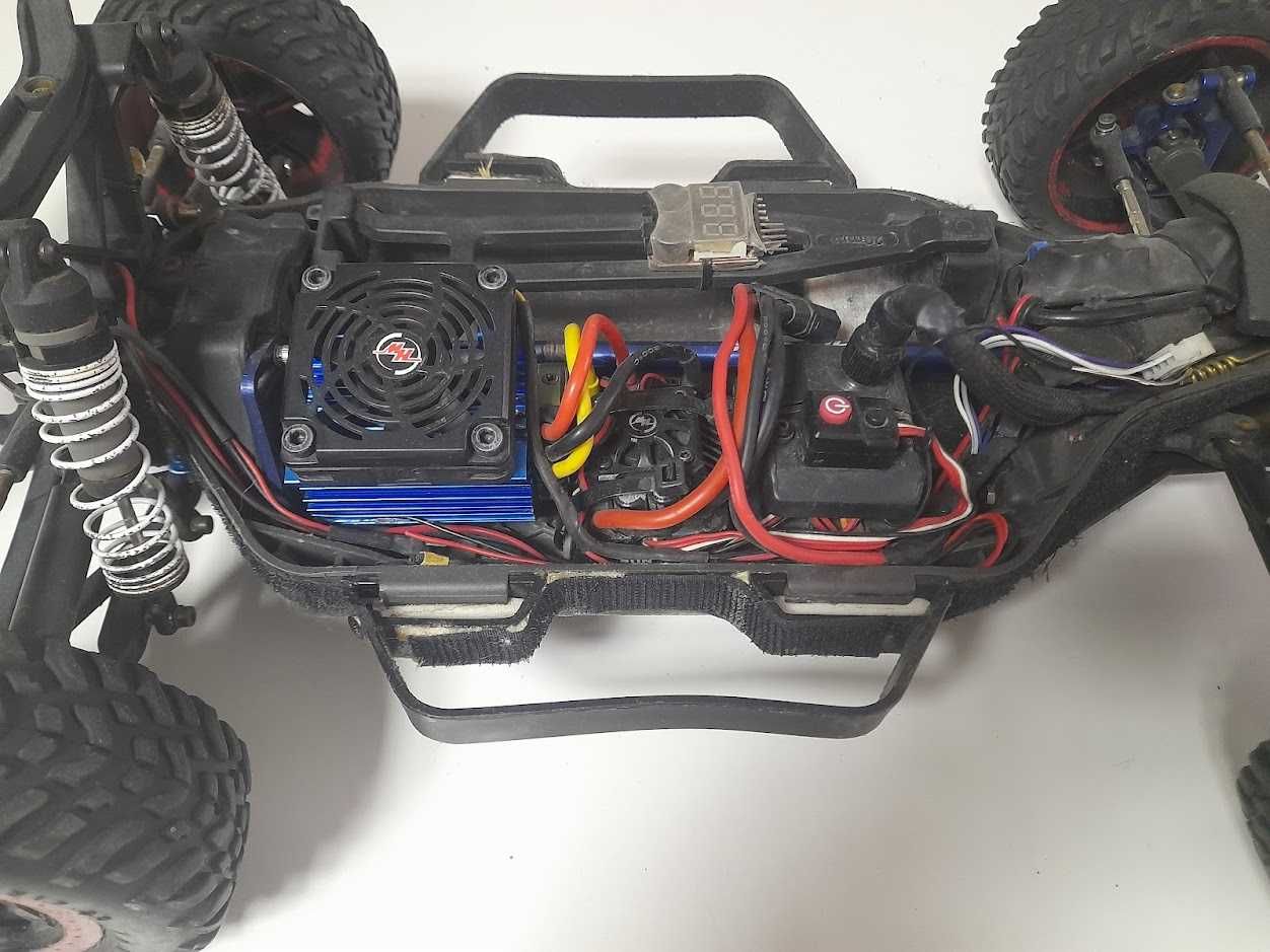 Продам Traxxas SLASH 4x4 VXL LCG