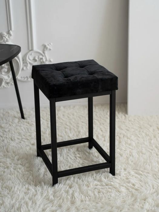 Зручний табурет зі м’яким сидінням