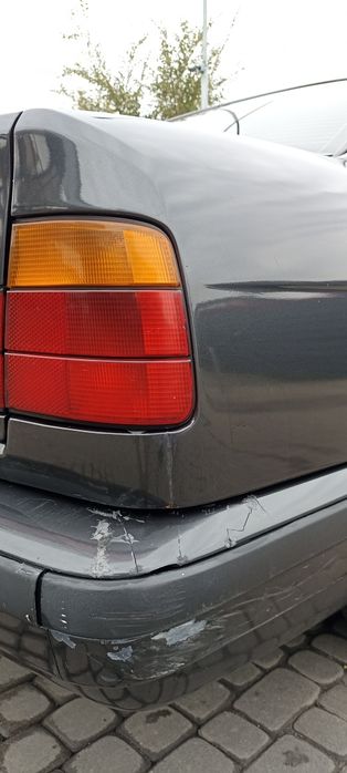 Автомобіль BMW на повному ходу!