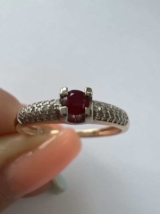 Золотое кольцо с бриллиантами и рубином р.17,5 красное золото 585 пр