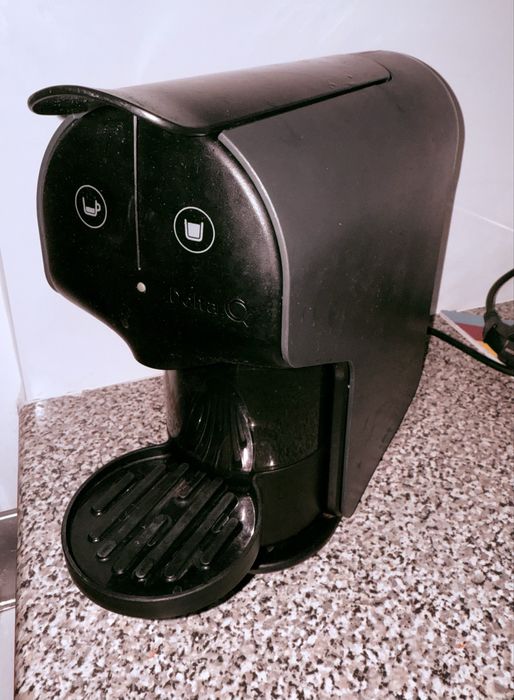 Máquina de café Delta, compacta e funcional.