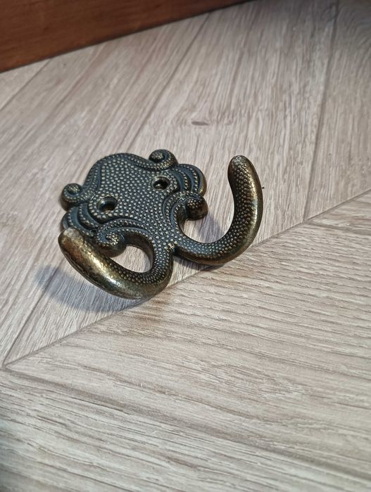 Wieszaczek na ręcznik metalowy podwójny retro