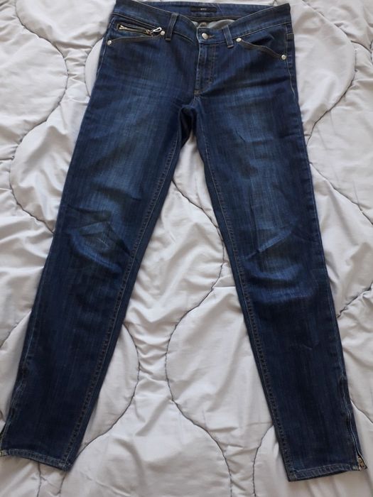 Hugo Boss rozmiar 28