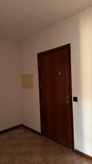 Apartamento T2, em fase final de remodelação