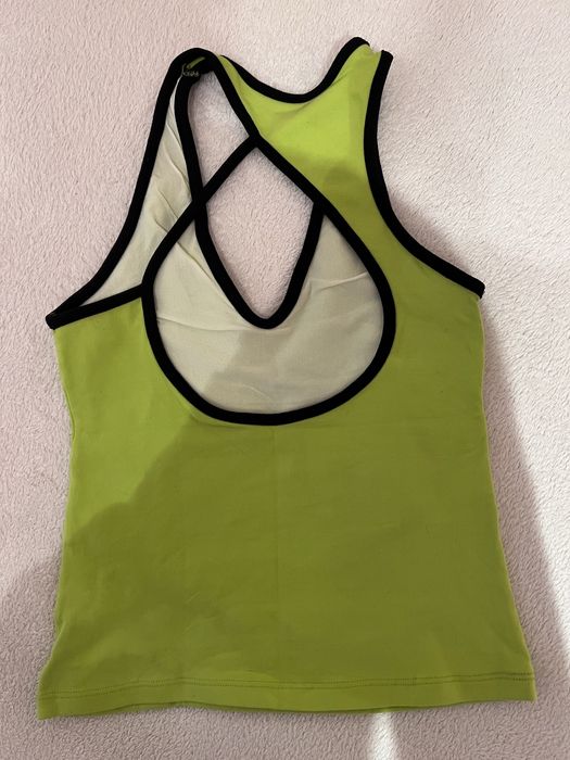 Tops desportivos