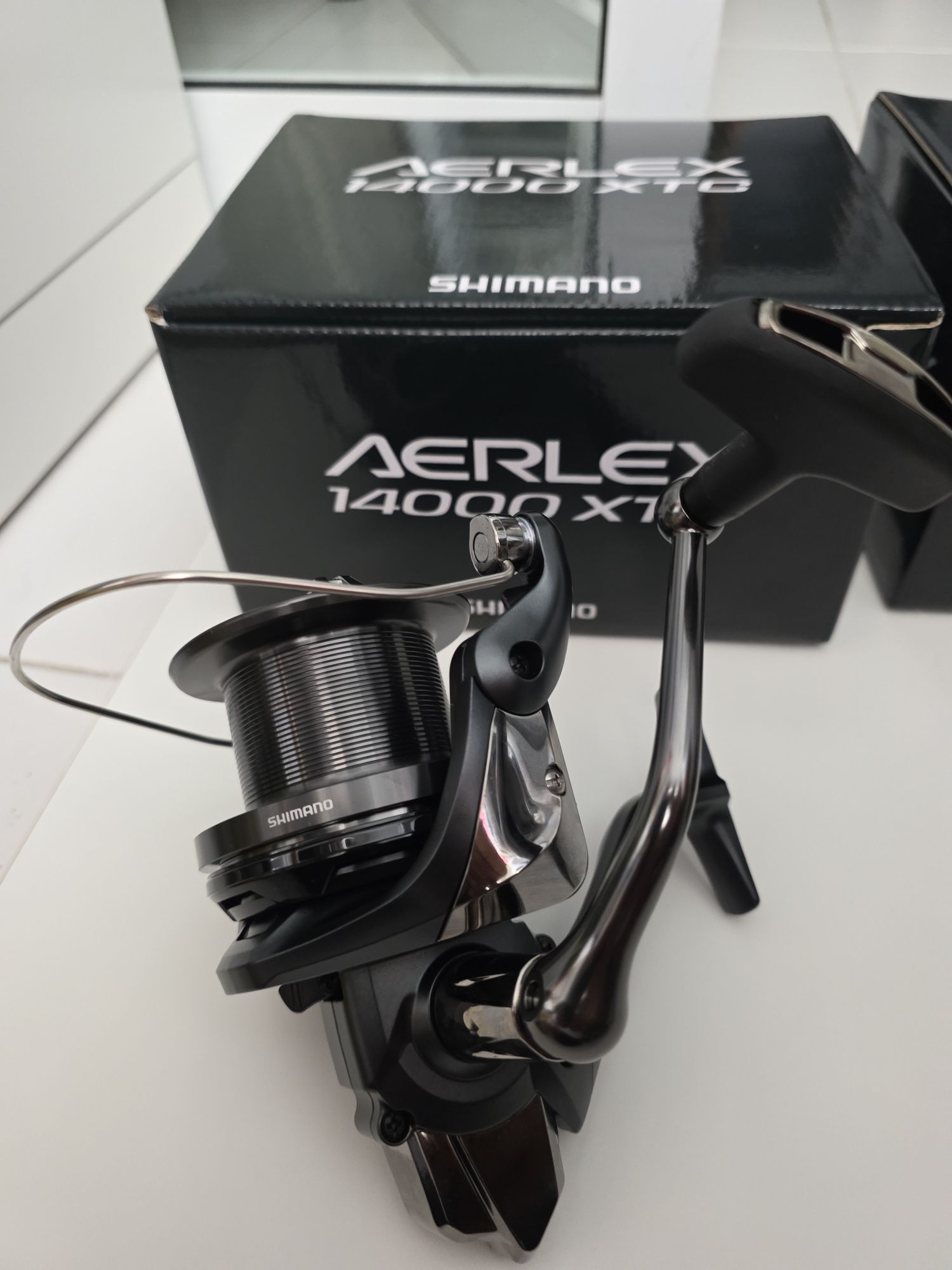 2 Carretos shimano ,cana vega potenza metálica