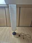 Lampa stojąca z papierowym abażurem ikea
