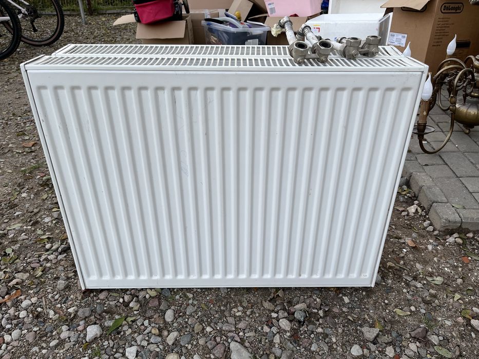 Grzejniki panelowe stalowe z zaworami – używane