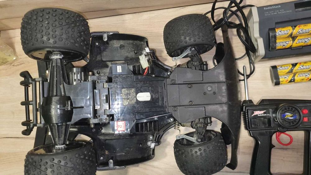 Радіокерована машинка Radio Shack Vortex DP, велика і швидка (РІДКІСНА