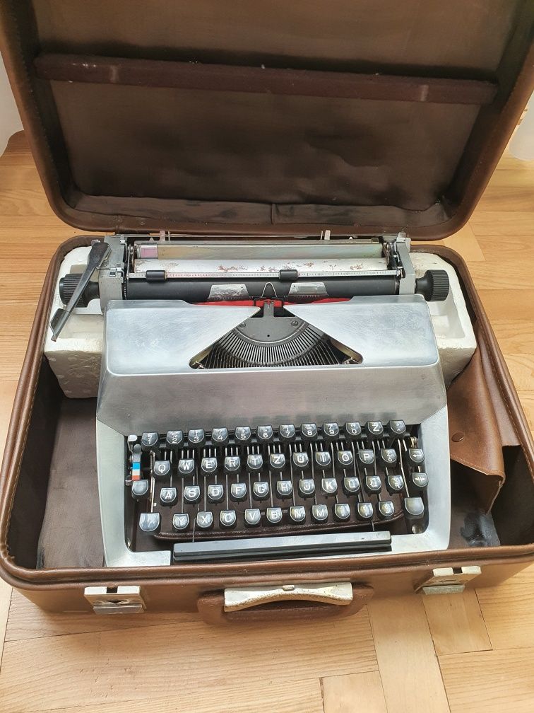 Maszyna do pisania w skórzanej walizce dekoracja zabytek wysyłka !