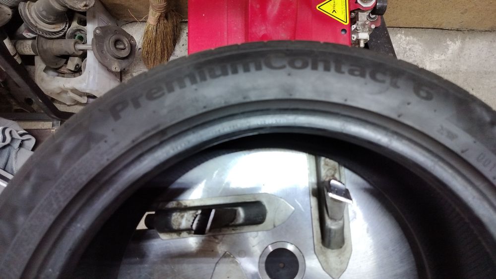 Шина 225/45R17 YX Continental Premium Contact 6