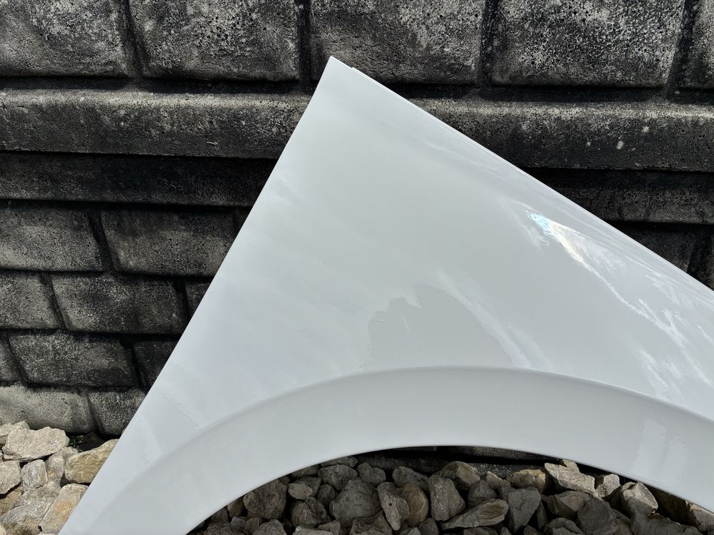 Blotnik przedni prawy bialy LF9E Skoda Scala 657 oryginal 18-25