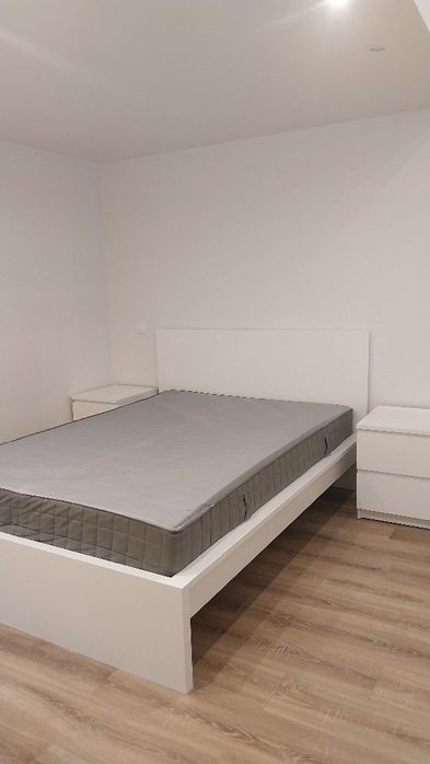Apartamento T2 com terraço. Para arrendamento.
