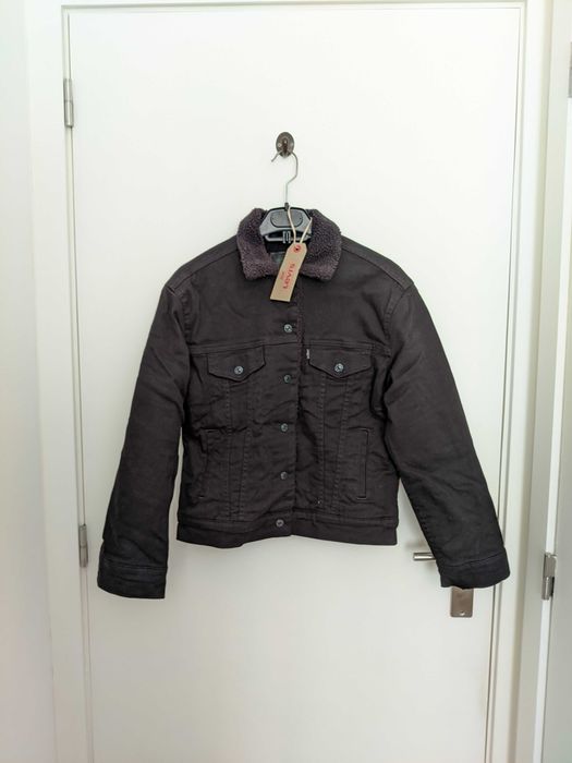 Casaco Levis preto com pêlo xs