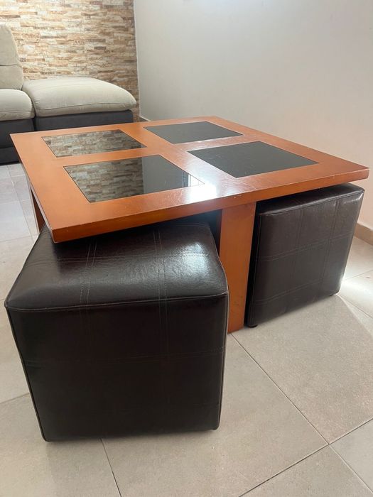 Mesa de Centro com 4 Puffs