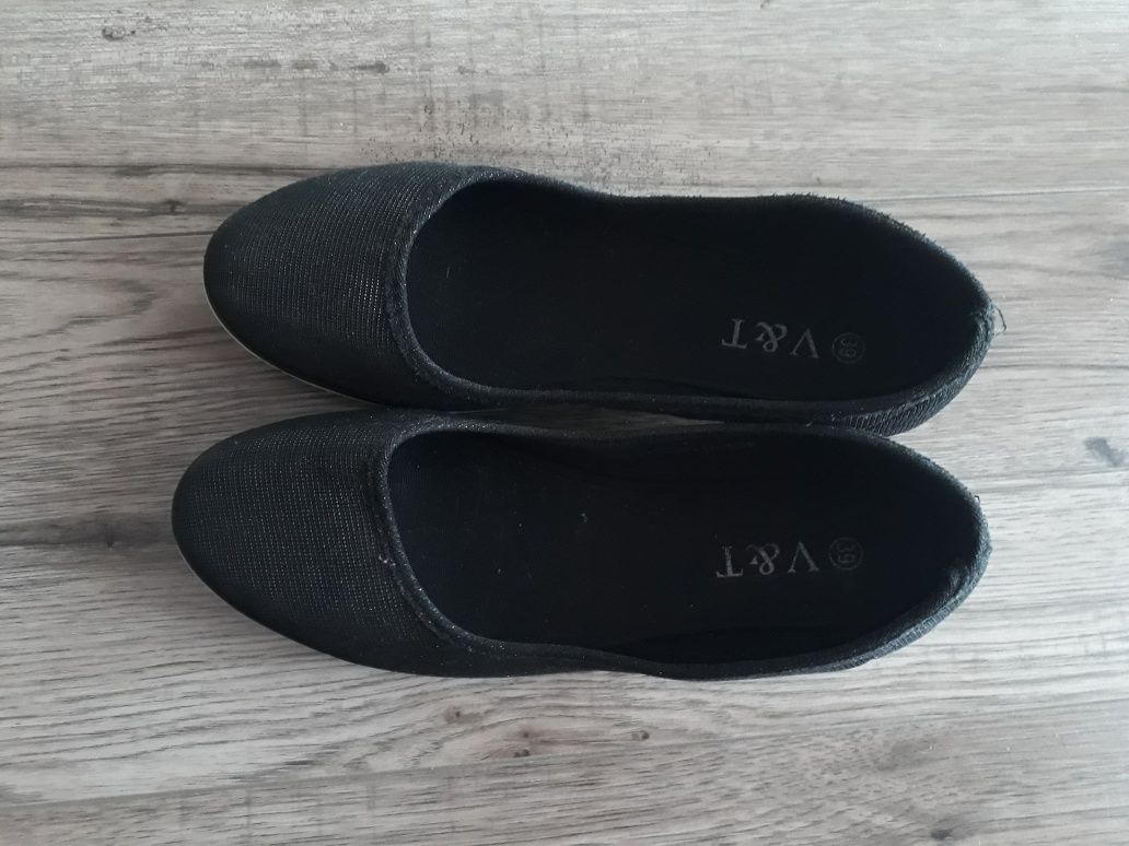 Czarne wkładane buty damskie na małym koturnie półbuty rozmiar 38
