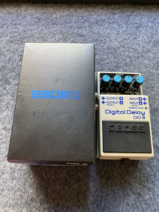 Boss DD-8 digital delay oraz looper