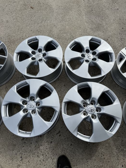 Диски 17 5.114,3 ЕТ35 7jx17H2 Toyota RAV 4