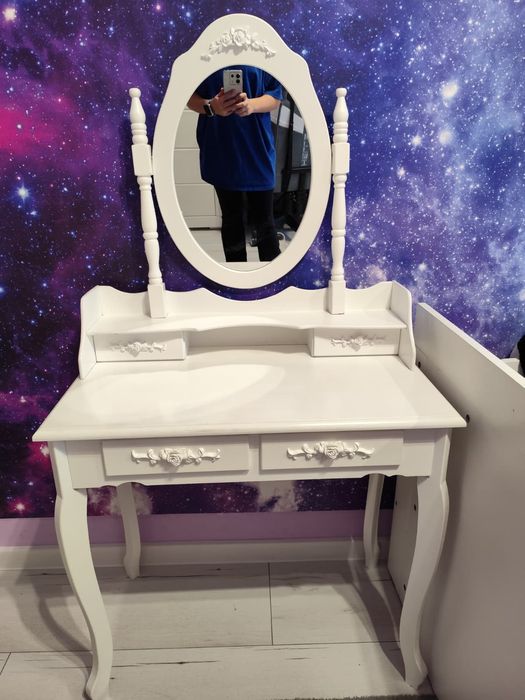 Toaletka kosmetyczna z lustrem biała