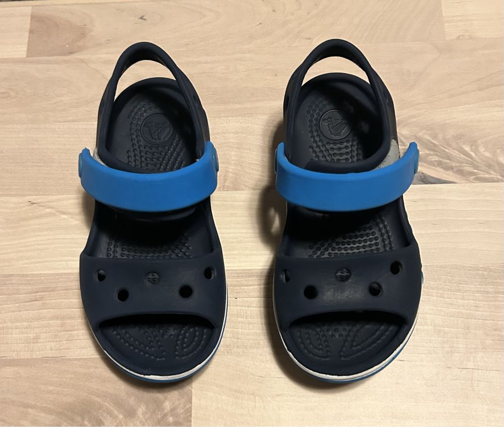 Crocs C8 w kolorze niebieskim
