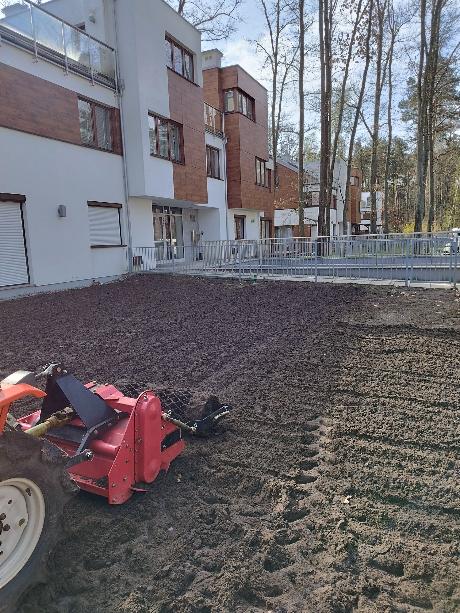 Glebogryzarka separacyjna Koszenie trawy Trawnik porzadkowanie terenu