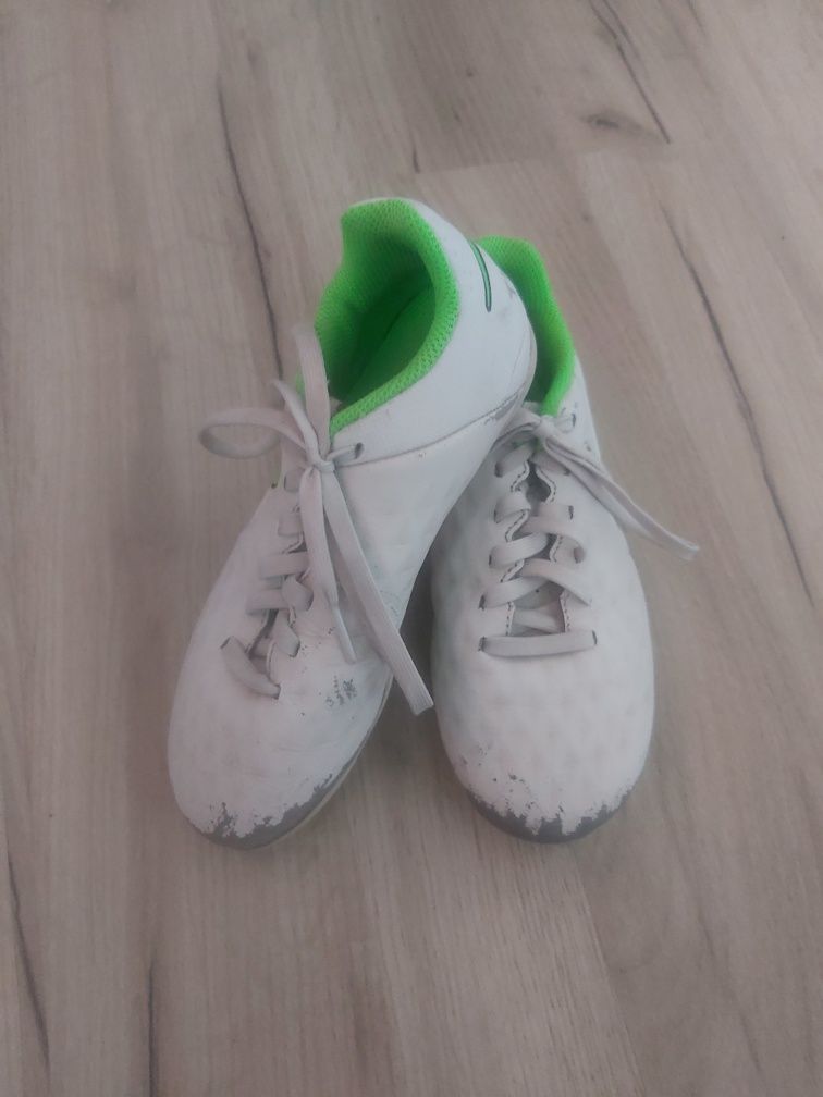 korki piłkarskie nike tiempo