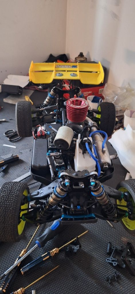 Carro Rc8 b3.2 em bom estado