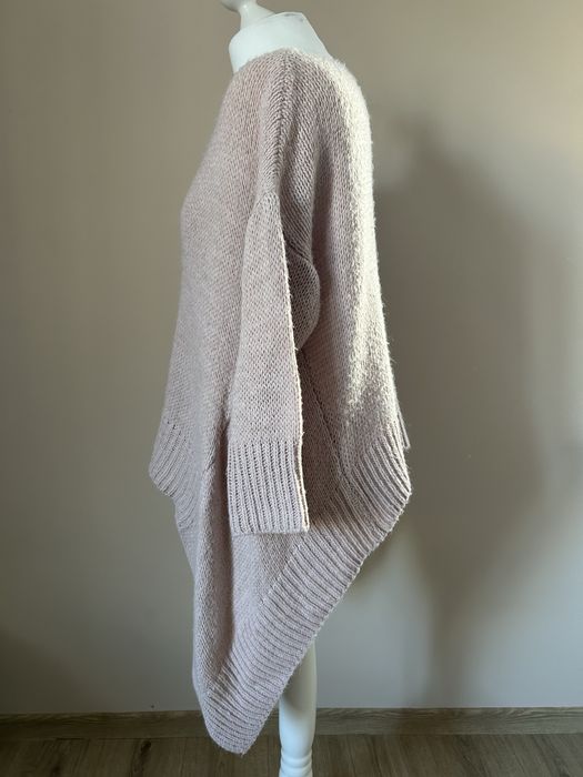 Sweter w kolorze bladoróżowym