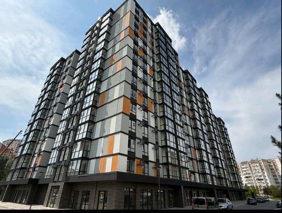 Вишневе. Європейська 32 В . Фасад. Вітрина . Приміщення S-42кв.м