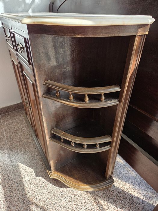 Vendo sapateira em mogno com pedra mármore