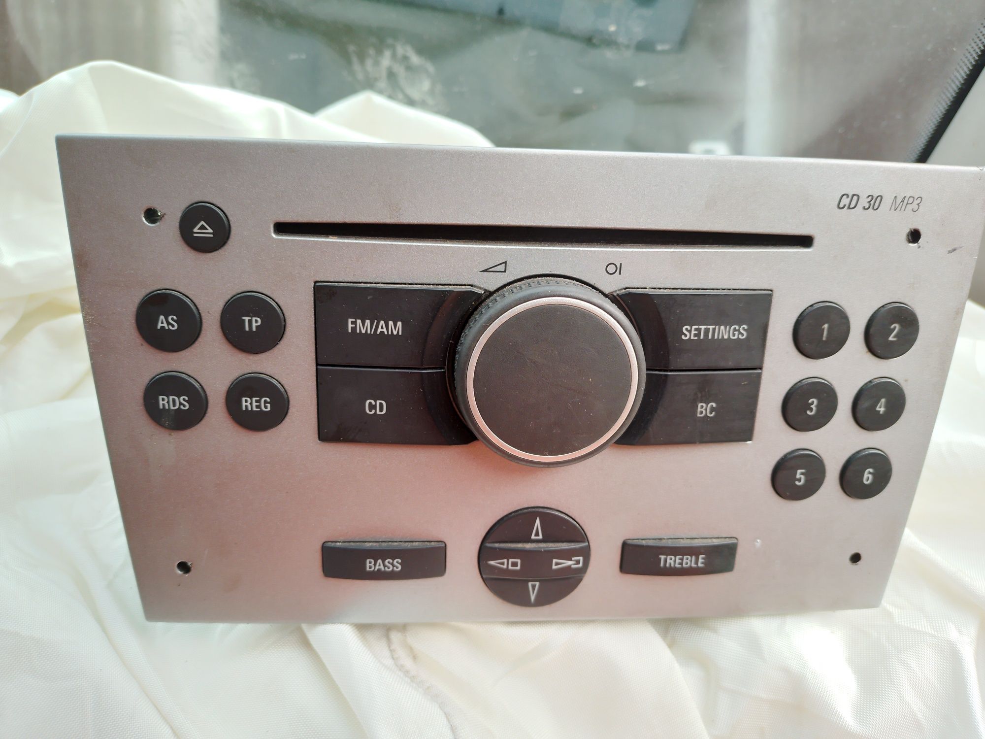 Radioodtwarzacz CD30 Corsa 2005r