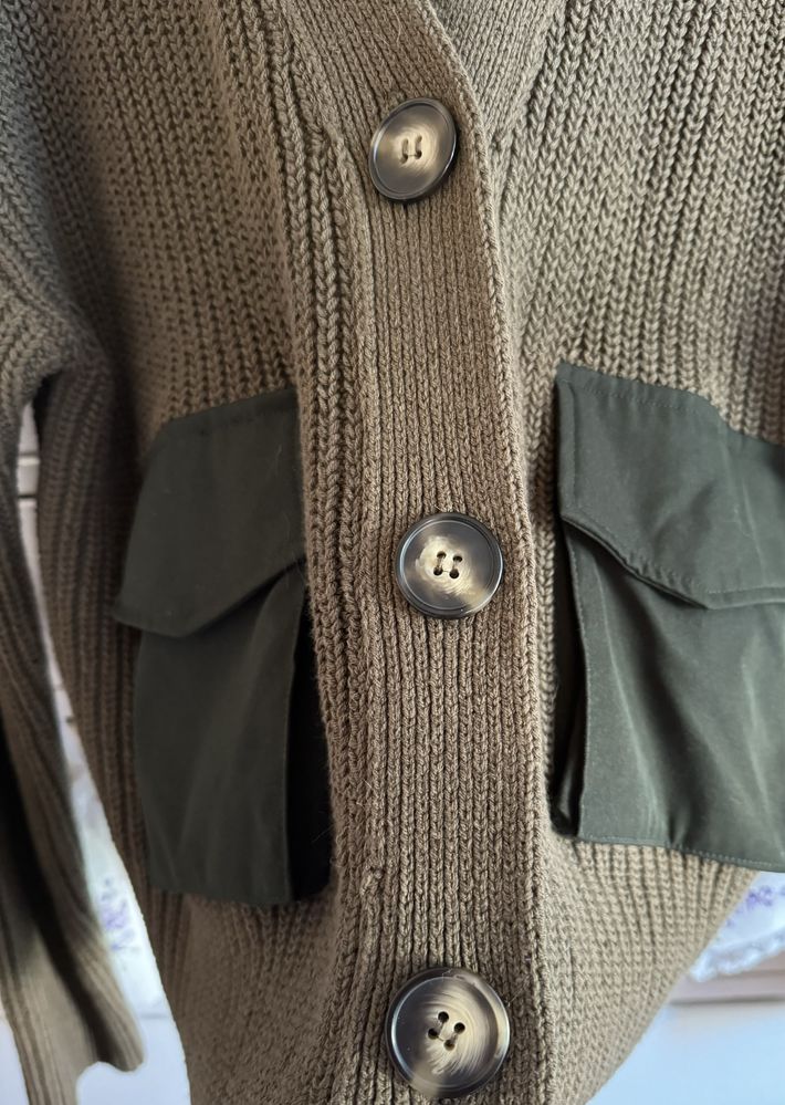 Zara piękny rozpinany swter w kolorze khaki