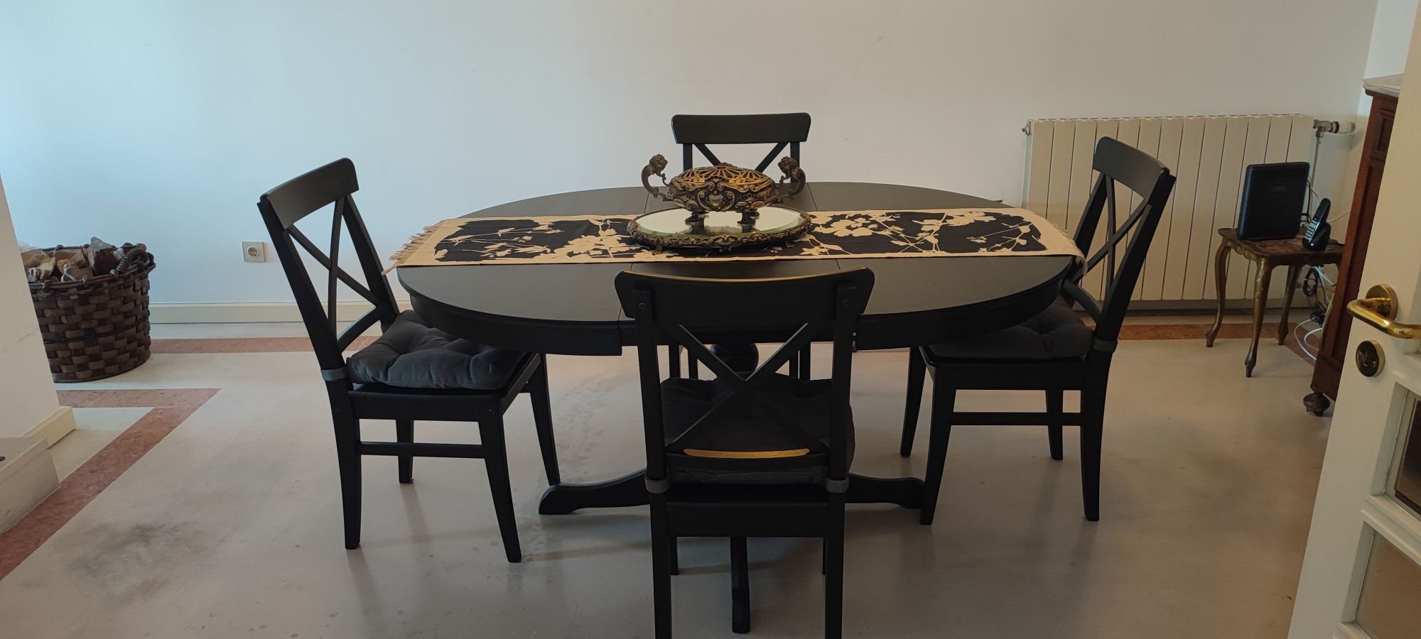 Mesa jantar IKEA INGATORP Mesa extensível, com 4 cadeiras INGOLF .
ING