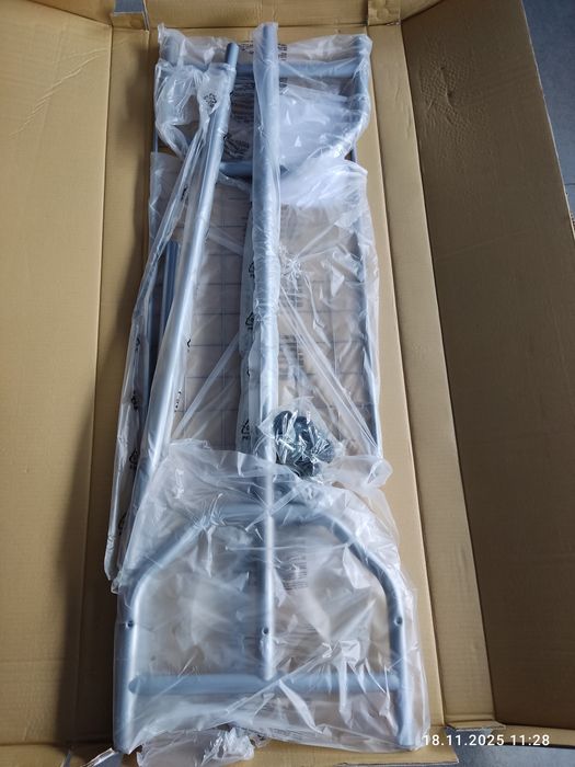 Вішалка стійка для одягу нові та б/у.