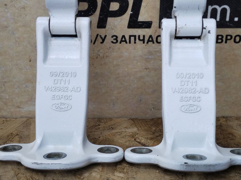 Ford Transit Connect Mk2 13- петля двери багажника задней распашной