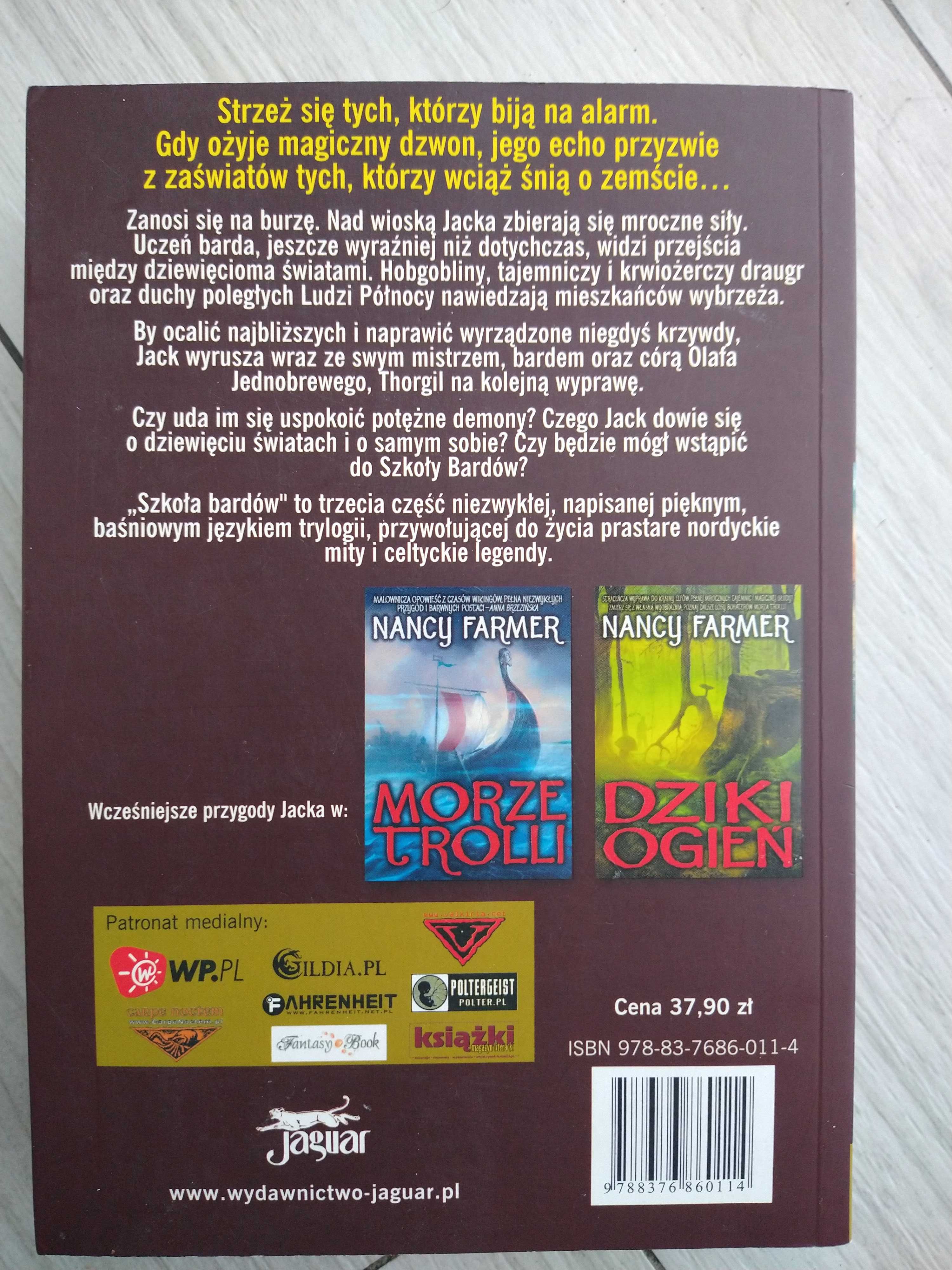 Książka ,,Szkoła bardów " Nancy Farmer