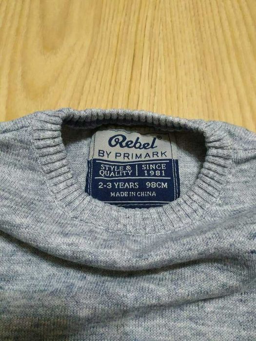 Очень классный свитерок Rebel на 2-3 года