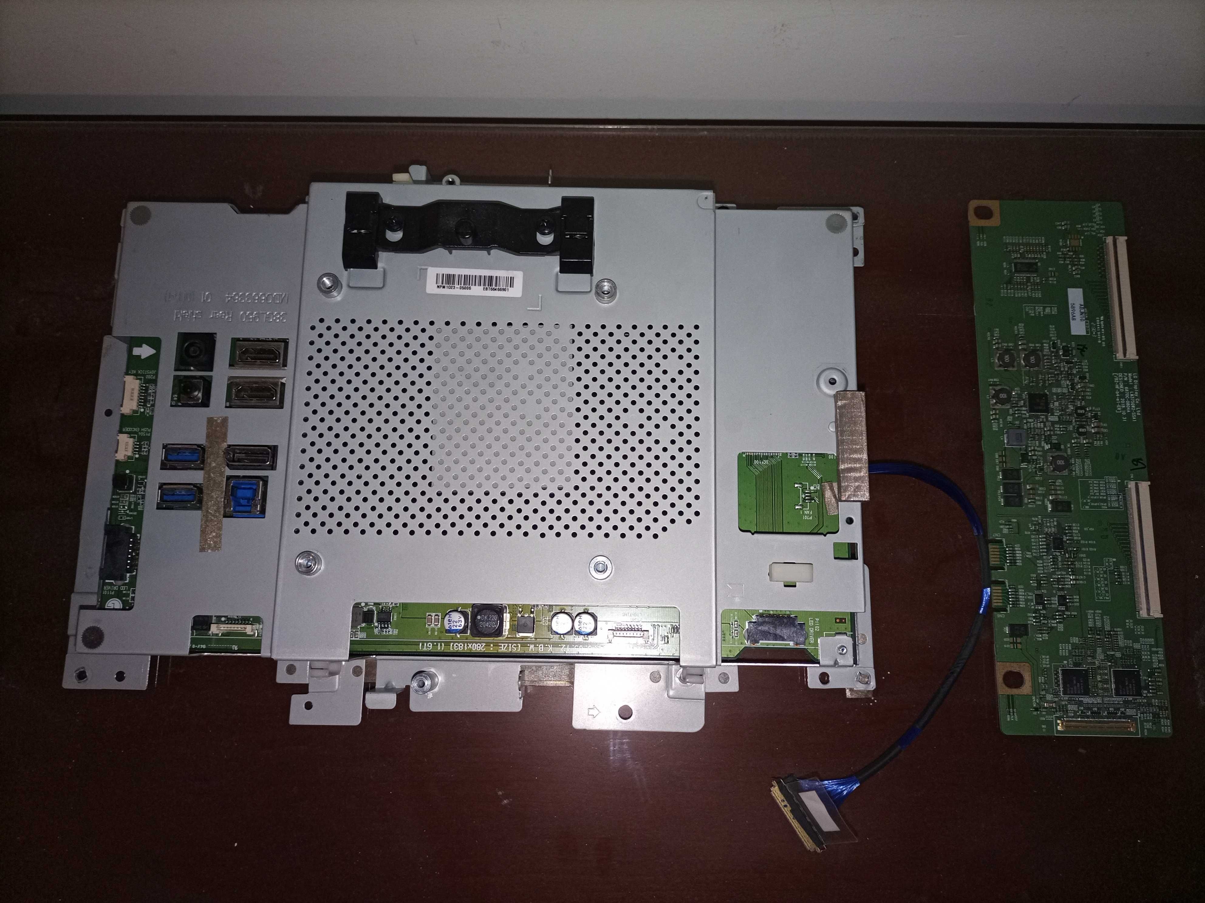 Monitor LG 38GN950-b com avaria no ecrã e com peças adicionais