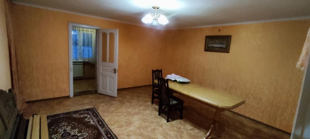 Будинок з земельною ділянкою