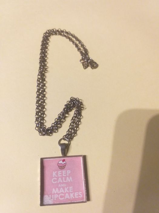 Colar , gatos apaixonados  e duas  escravas