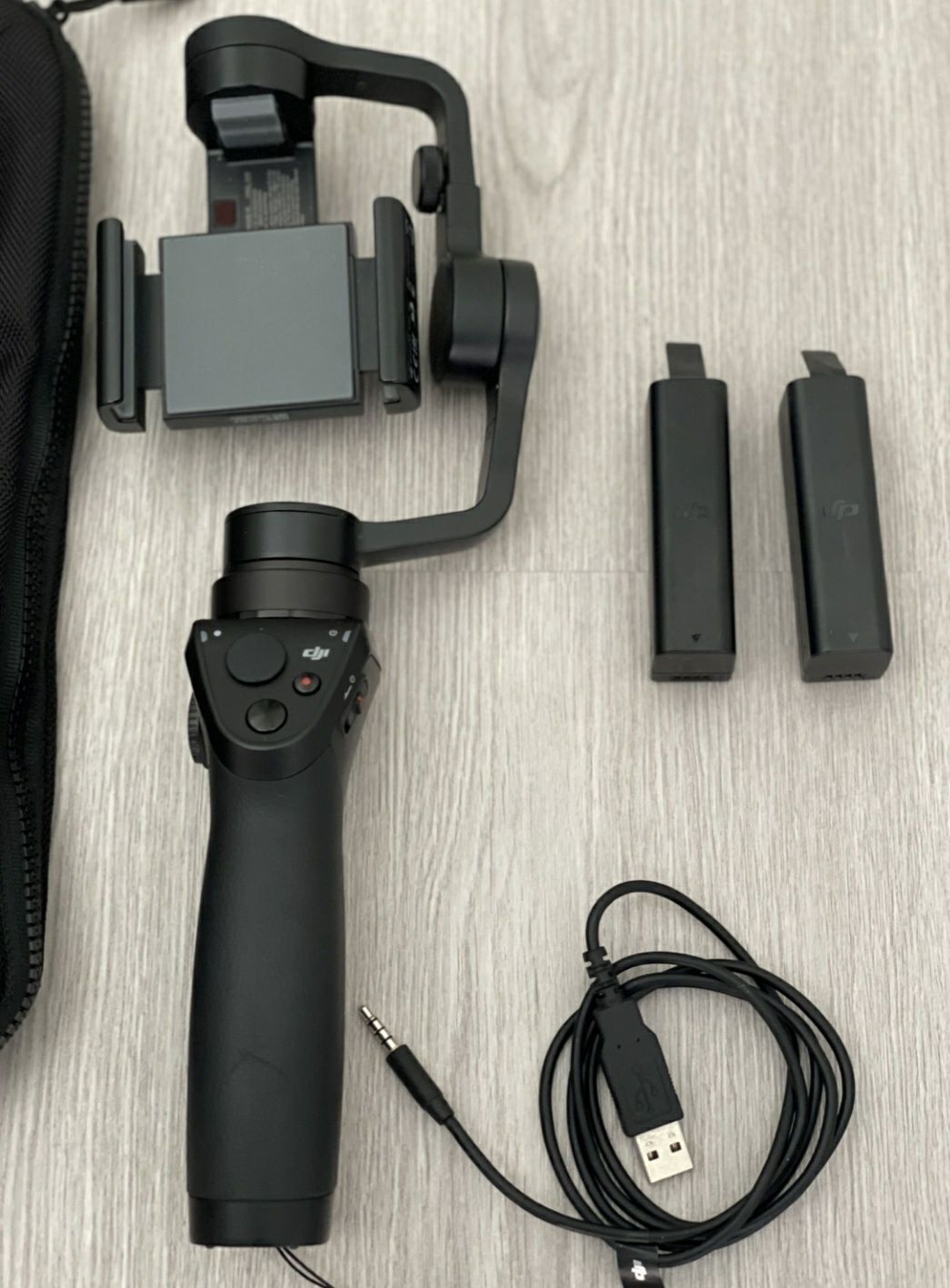 Estabilizador DJI Osmo mobil 2com 2 baterias e bolsa e cabo USB