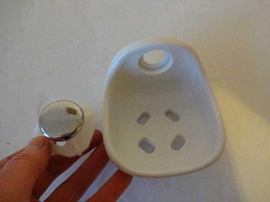 Mydelniczka Biała Z Mocnego Tworzywa, Dodatek Srebrny - Do Zawieszenia