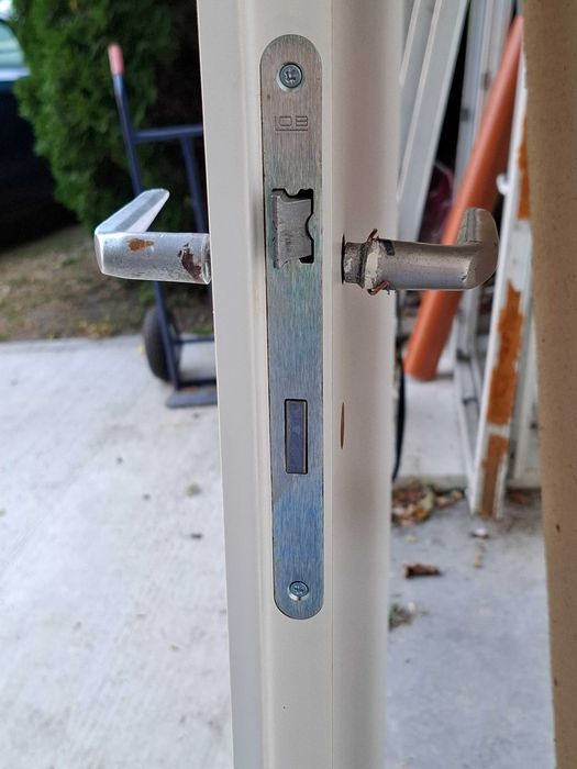 Skrzydło drzwiowe pełne Erkado 70 zamontowane tymczasowo na kilka dni