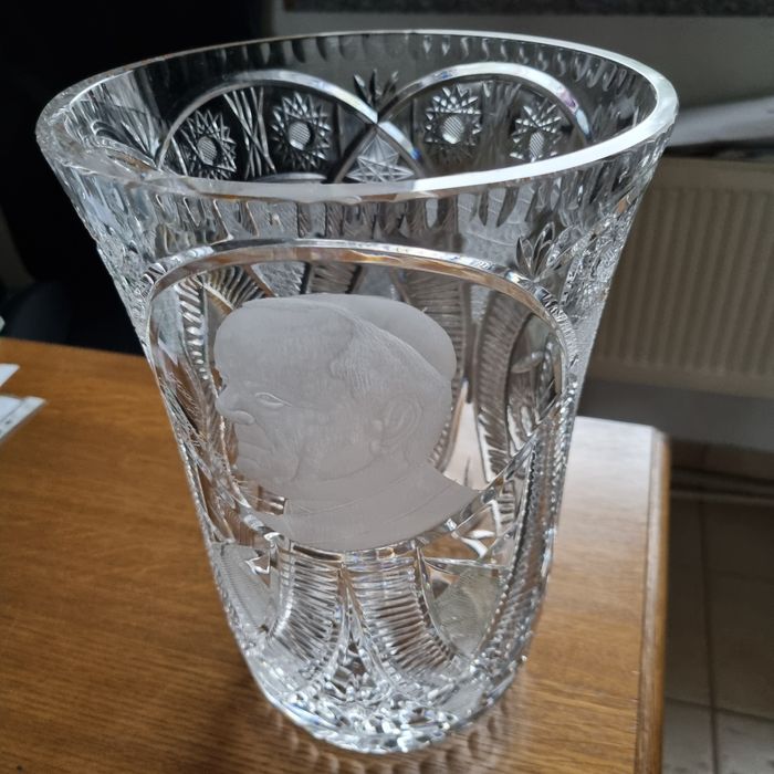 Sprzedam wazon krysztalowy b. Duzy